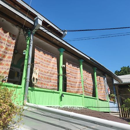 Green Stairs Guest House Тбилиси Екстериор снимка