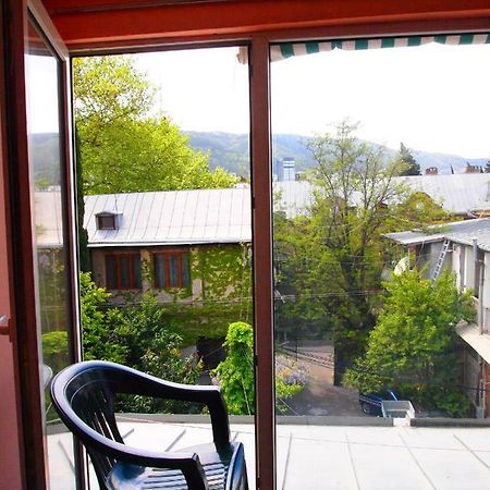 Green Stairs Guest House Тбилиси Екстериор снимка