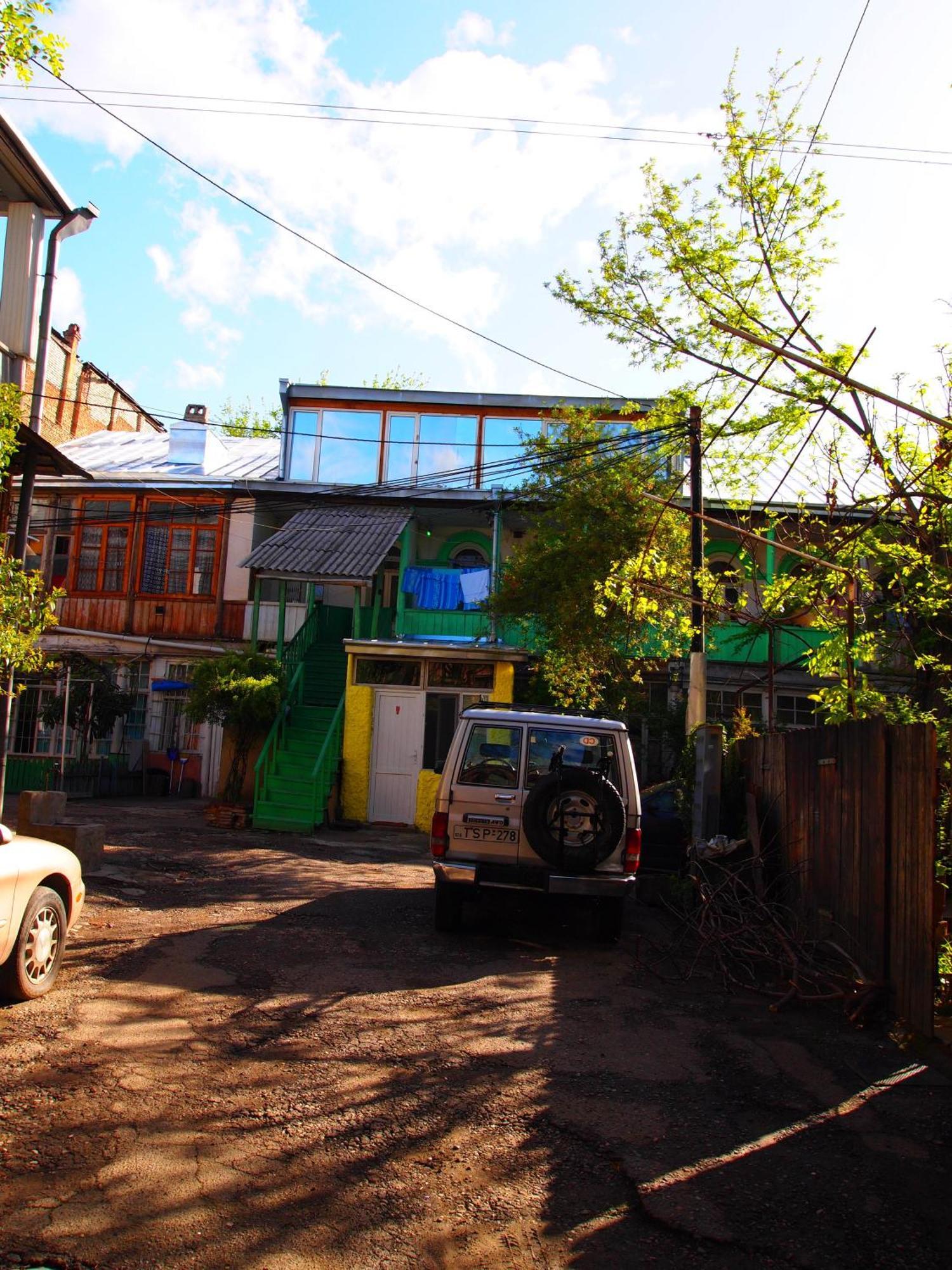 Green Stairs Guest House Тбилиси Екстериор снимка