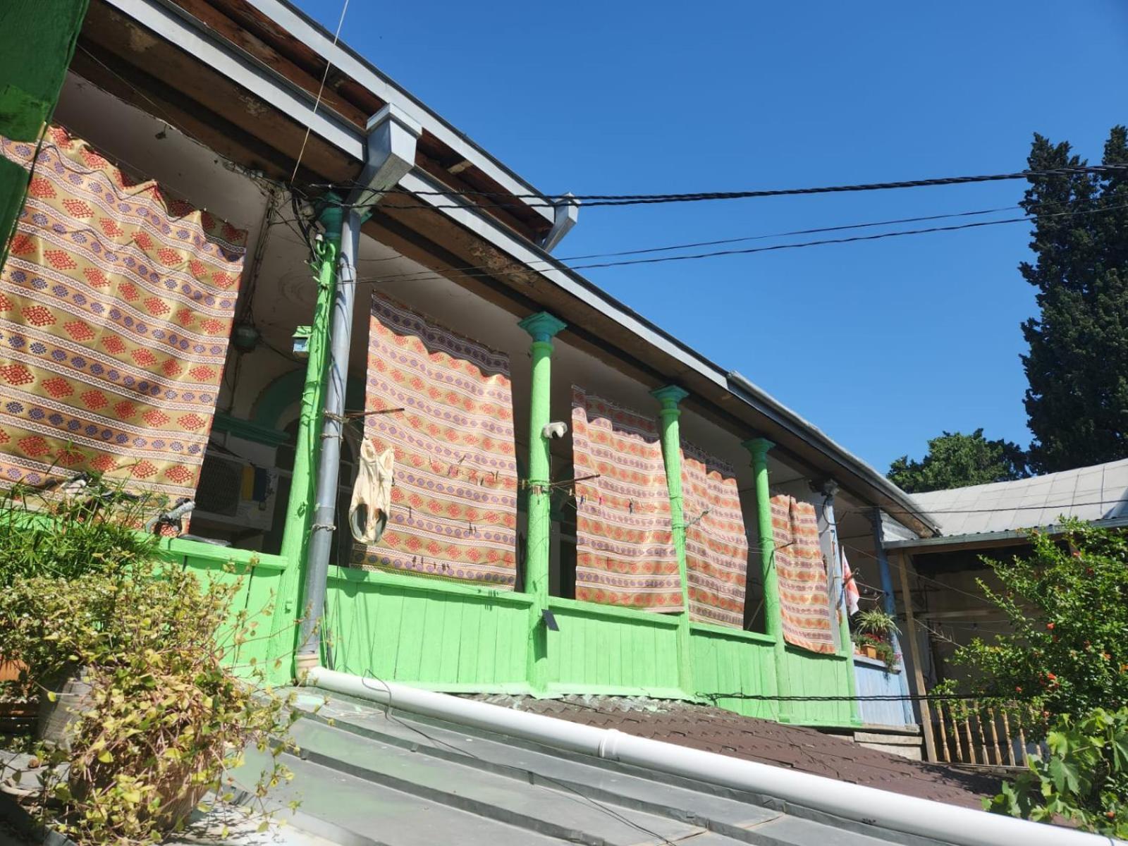 Green Stairs Guest House Тбилиси Екстериор снимка