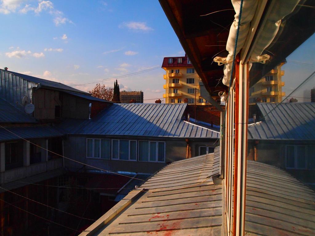 Green Stairs Guest House Тбилиси Стая снимка