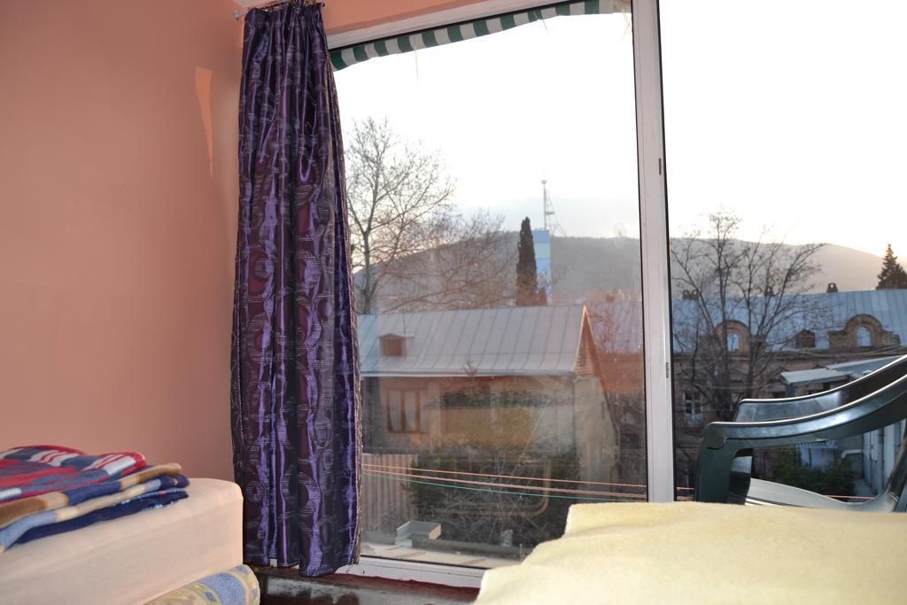 Green Stairs Guest House Тбилиси Екстериор снимка