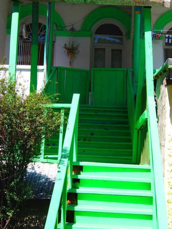 Green Stairs Guest House Тбилиси Екстериор снимка