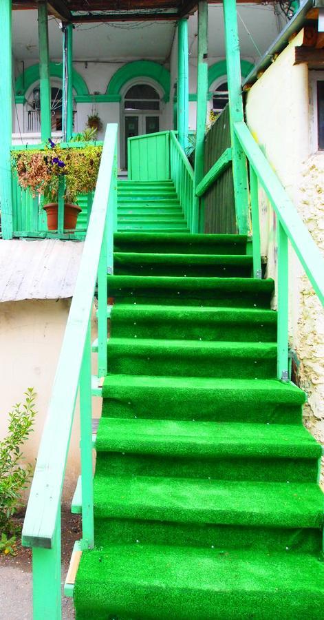 Green Stairs Guest House Тбилиси Екстериор снимка