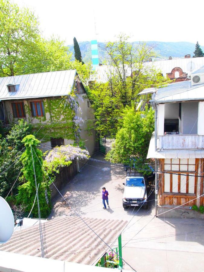 Green Stairs Guest House Тбилиси Екстериор снимка