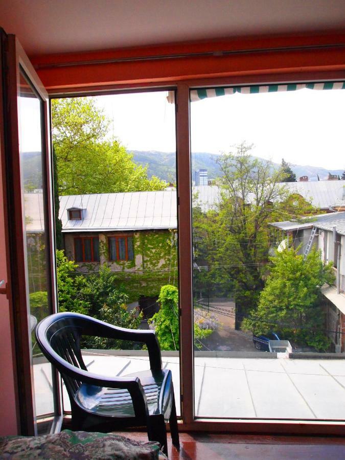Green Stairs Guest House Тбилиси Екстериор снимка