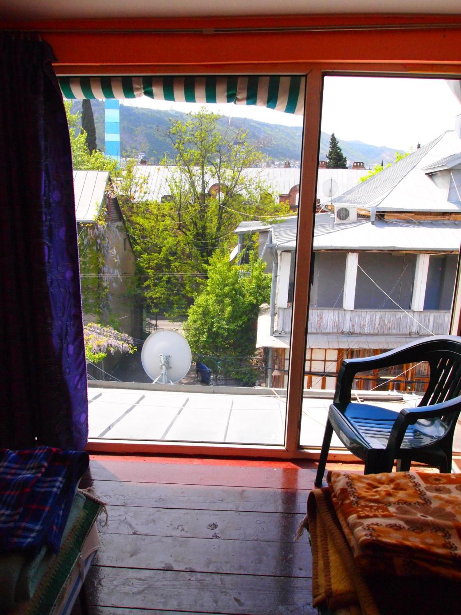 Green Stairs Guest House Тбилиси Екстериор снимка